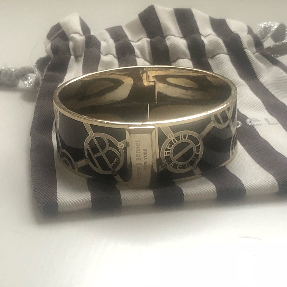 NWT- Henri Bendel cuff